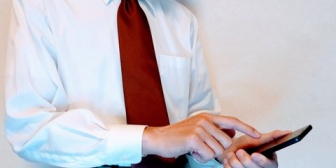 好きな既婚女性はみんなに優しいけれど一線を引くタイプだ。しかし、自分にだけは素を見せる。ただLINEは忙しいせいか彼女からは少ない。