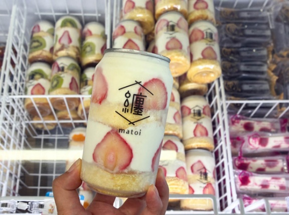 「24スイーツショップ」の『纏ショートケーキ缶（苺）』など（大和市下和田）【やまとぴグルメ】