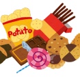 近所のスーパーのおやつコーナーには、2～3歳児に食べさせたくないようなお菓子ばかりが下の列に並べられてる。