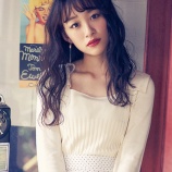 『[bis(ビス) WEB] =LOVE・音嶋莉沙ちゃんが着こなすホワイトコーデとくびれ・美脚の秘訣♡【イコールラブ、イコラブ】』の画像