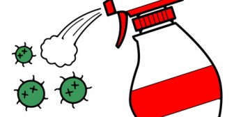 うちの嫁は風呂場のカビ取りしていて、カビ取り剤を天井向いて吹きかけた。