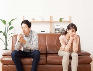 嫁が仕事で忙しいと家のことを一切しない。しかも仕事場が家から近いくせに残業も終わりがない。結果、1時間半かけて通勤してる俺が家事を全部やっている。