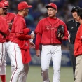 【激震】カープ栗林、アクシデントで負傷交代。わずか17球0.2回4失点(自責2)で降板