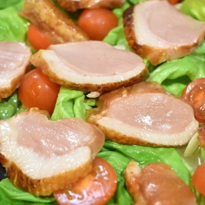 香ばしく♪炙り鴨ロースサラダ