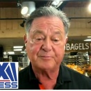 【スチュー・レオナード】全米ニュース番組が奪い合う「ご意見番」スーパーのオヤジ！おバカな青色ベーグルから命を守る水難安全メッセージまで愛され続ける理由とは？