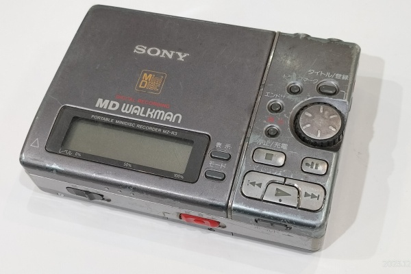 SONY ポータブルミニディスクレコーダー 編集ステーションからMD録音再生機を取り外せる！ SONYの