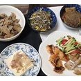 晩御飯：きゅうりとカニカマとたまご焼とかの酢の物、冷奴、残り物ズ