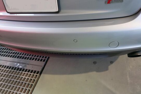 車 バイクのキズ修理 板金塗装 全塗装 トラック架装 施工例 愛媛県松山市ナップファクトリー リアバンパー