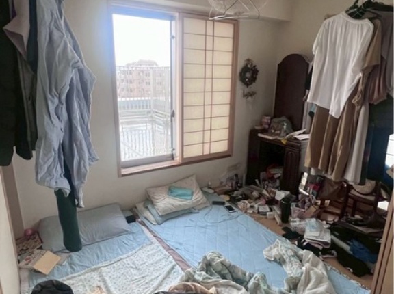 散らかった部屋に慣れるか、整った部屋に慣れるか
