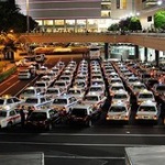 俺「このタクシー安いから乗ろ」運転手「並んでるから先頭から乗って」←は？？？