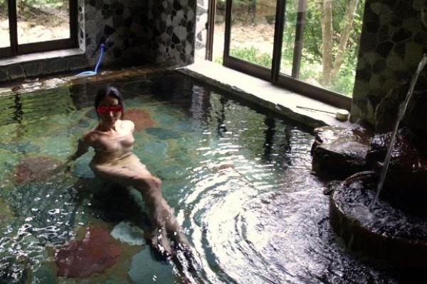 温泉 露出  ヌード 混浴 