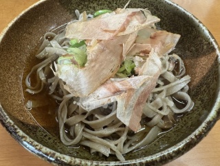 坂井市三国町でおろし蕎麦巡り１は「香福の極み 越前蕎麦認証店」の「そば処 お食事処 てんつる」でおろしそば
