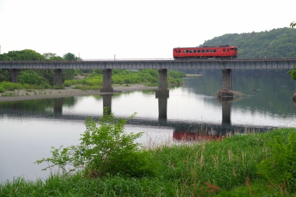 橋のある風景 桂川に架かる国道20号線の上路カンチレバートラス橋+桁橋 この