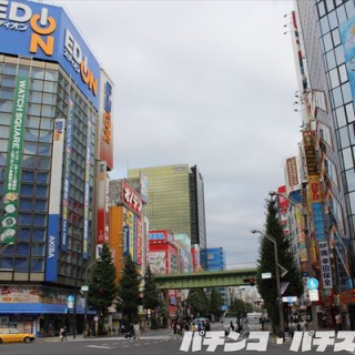 【超悲報】秋葉原のパチ屋で観測された「成れ果て」の様子がヤバい…