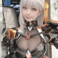【画像】Ｔｗｉｔｔｅｒコスプレイヤーさん、修正しすぎて不気味の谷現象を証明してしまうｗｗｗ