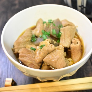 いい食感♪豚白モツの煮込み