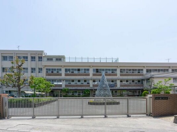 高槻二中の生徒がU16陸上競技大会の走高跳に出場。10月23日から三重で