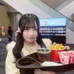 地下アイドルさんが映画館デート中に自撮り←彼氏がコーラに反射してる事をドルオタが発見してクビになるｗｗｗｗｗｗｗｗｗｗｗ