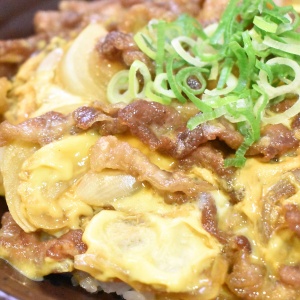 バクバク食べちゃう♪豚肉唐揚げ卵とじ丼