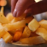 警官から３本のフライドポテト盗む、２６歳の女を逮捕　アメリカ