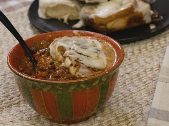 アメリカ「お前らの国の奇妙なローカル料理って何？」日本「鳥刺し」