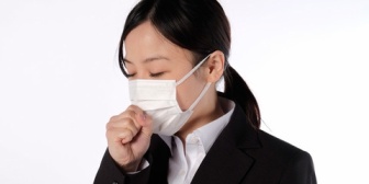 職場で咳をしてると「大丈夫？熱とかないの？」とコロナを疑って探りを入れられる。鼻炎が原因なのにウザイ