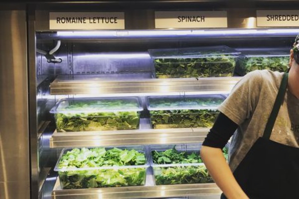 自分の好きなサラダをカスタマイズ Green Brothers グリーン ブラザーズ 恵比寿 つぎの角をまがったら