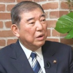 【悲報】石破前首相が土足で能舞台に上がりソファで対談、苦言相次ぐ…RSK山陽放送は養生を施した状態で収録と説明