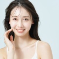 敏感肌でも使えるニキビ化粧水｜繰り返す肌荒れを防ぐスキンケアとは？