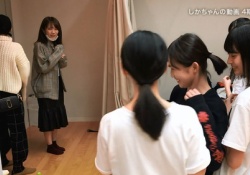 【きゃわわ】秋元真夏の等身が座敷童みたいで幸福を呼んでくれそうで(・∀・)ｲｲ!!