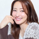 【芸能】40歳・大沢あかね、急な「美人化」に驚き　整形疑惑浮上も反論「天然でやらせてもらってます」  [冬月記者★]