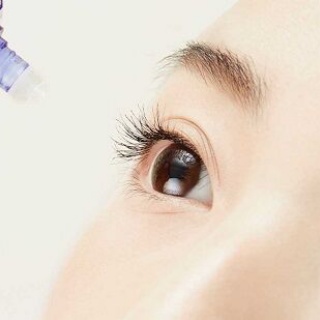 【注意】目薬のボトルに○○してる人、今すぐ確認して！「容器を貫通して内部に溶け込む恐れがある」