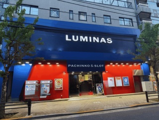 4月20日にオープンした「ルミナス日暮里店」の店内状況が公開される…台エラー多発やUSB充電＆Wi-Fi無し等の不満の声も