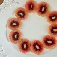 季節限定ルビーレッドキーウイとホタテのカルパッチョ