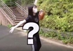 【神GIF】ワイ、久保史緒里のあの変なダンスで動画の視聴を止めるwwwwwwwww