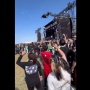 【動画】音楽イベントで『重さ240kg』のクレーンカメラが倒れて観客に直撃する事故が発生