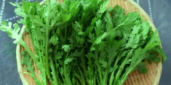 春菊を大量にもらって、「すき焼きにするね」と言った妻の言葉で、嫌な予感がしたんだけど…