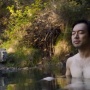 『ゴーストオブツシマ』境井仁役のダイスケ・ツジさん、秘境に行きゲームの温泉シーンを完全再現してしまうｗｗｗｗｗ