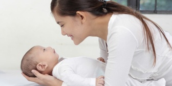 嫁の親友が生んだ女の子が可愛くてたまらないらしく、毎週のように会いに行ってる。毎回なにか買って行ってるし、いい加減やめてほしい…