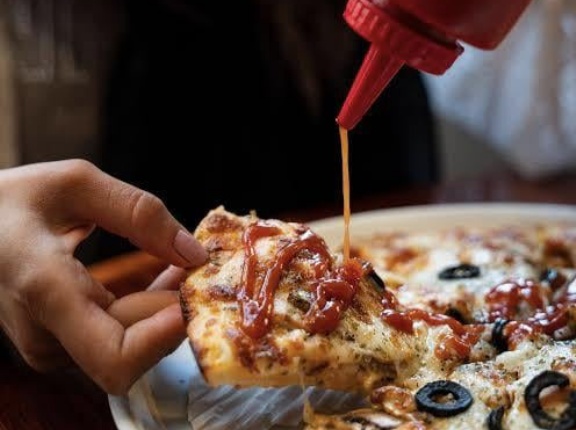 外国人「ピザにケチャップみたいな犯罪的な食習慣ってある？」