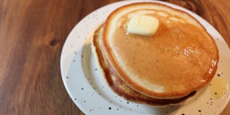 妻は家が貧しい環境で育ったため、学習環境が整っていなかった。そのせいで「なぜ？」が多く、その疑問が専門的すぎる。