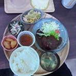 うふふの美味しいもの探すぞ♪