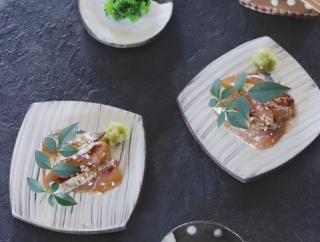 もうすぐ一人暮らし。あの日のドライブと忘れられない器 & 上品に持ててしっかり入る。本革バッグのちょうどよさ（PR含）