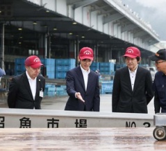 秋篠宮殿下と悠仁さま　気仙沼漁港魚市場と済生会陸前高田診療所ご訪問