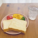『[イコラブ] 瀧脇笙古「指原さんから頂いた食パン🍞 本当に愛しすぎて何枚も食べてしまう…」』の画像