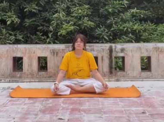 自分が瞑想する姿をライブ配信していた。つまらない映像だなぁ → と思ったら…