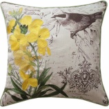 『黄色の花と鳥のクッションカバー』の画像