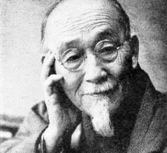 【建築家・伊東忠太】近代日本建築史において極めて重要な足跡を残した建築家・伊東忠太（いとう ちゅうた）は、慶応3年、代々米沢藩医を務める家系に次男として生まれました。