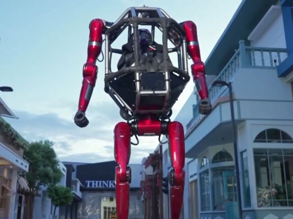 中国企業が有人変形ロボット「GD01」を発表、二足歩行に加え四足歩行も可能…量産型で価格は約1億円！