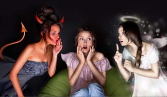 天使と悪魔と人間の3人がいます